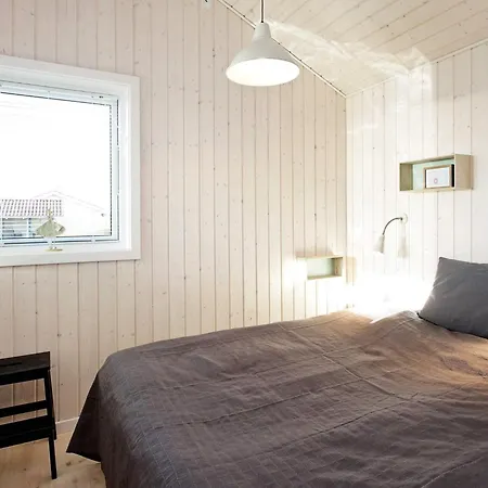 Seaside Retreat With Holiday home *