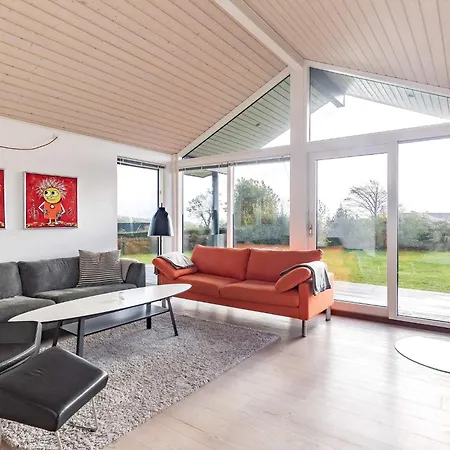 Seaside Retreat With Bojden