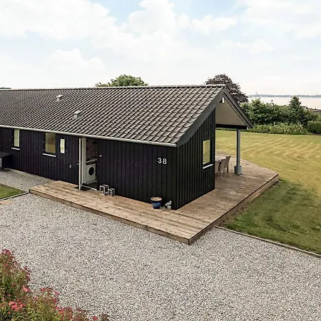 Seaside Retreat With Holiday home