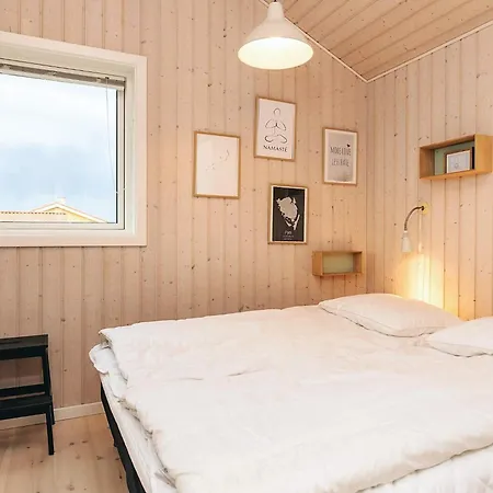 Seaside Retreat With Holiday home