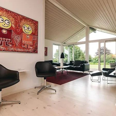 Seaside Retreat With Holiday home *