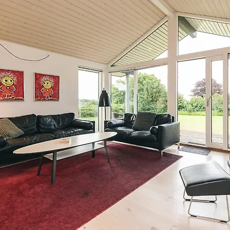Seaside Retreat With Bojden
