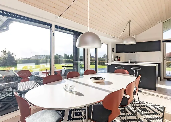 Seaside Retreat With - By Traum Bøjden