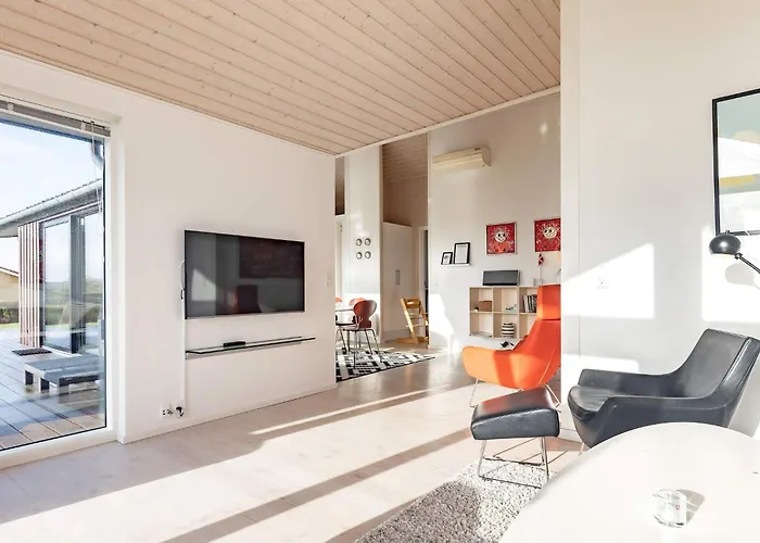 Seaside Retreat With - By Traum *